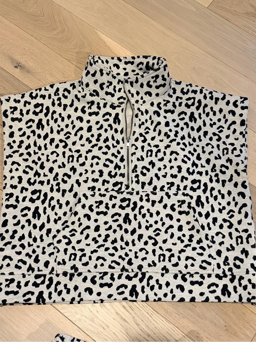 Size L - Whole Outfit!!! entro White and Black Leopard